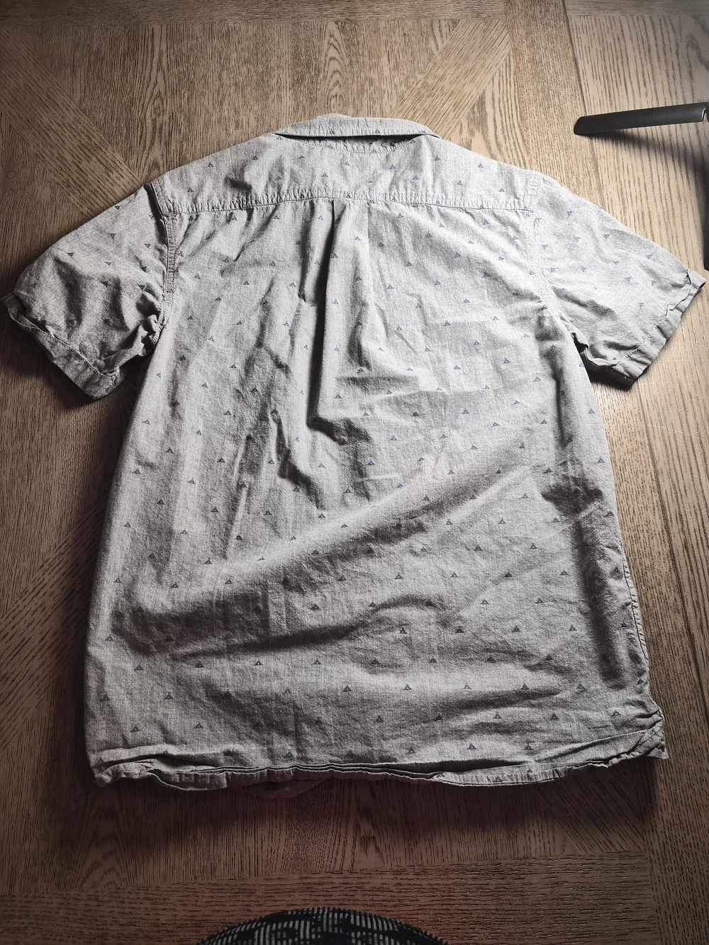 The North Face Light Gray Short Sleeve Button-Down Shirt with Subtle Print